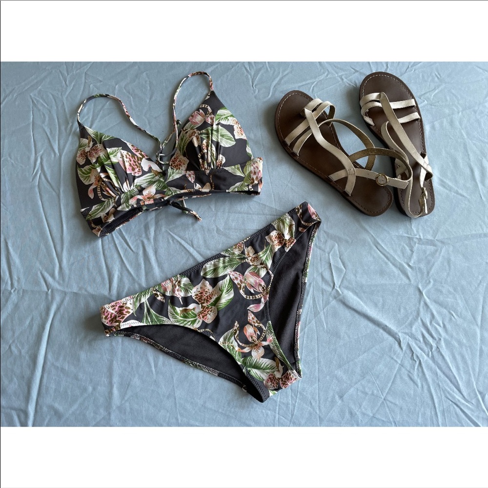 LAST CHANCE ✨Small Forever21 Bikini Tie Back✨